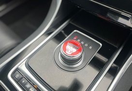 Jaguar XE 2.0 D PORTFOLIO AUTO 20