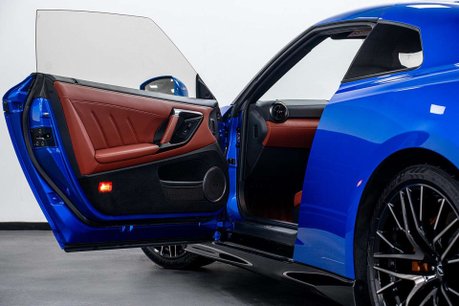 Nissan GT-R Premium Edition 3.8 2dr Coupe Semi Auto Petrol 6