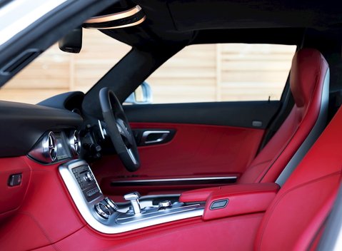 Mercedes-Benz SLS AMG 19