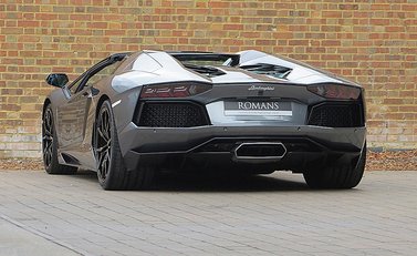 Lamborghini Aventador LP 700-4 Roadster 6
