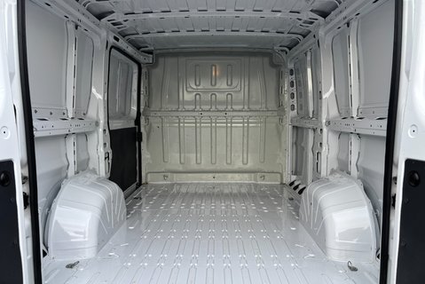 Peugeot Boxer 333 L1 H1 120 ps BlueHdi Professional - Sat Nav & Air Con 13