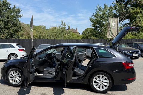 Skoda Superb SE TECHNOLOGY IV DSG - 11 SERVICES AT SKODA -HYBRID AUTOMATIC ESTATE 20