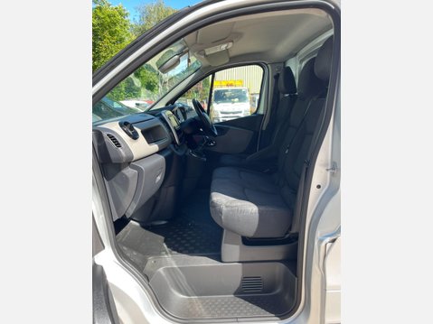 Renault Trafic 1.6 dCi 29 Sport Nav Panel Van 5dr Diesel Manual LWB Standard Roof Euro 6 ( 33