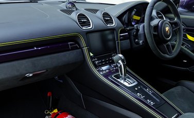Porsche Cayman GT4 (718) 15