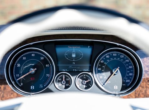 Bentley Continental GT V8 S Mulliner Convertible 24