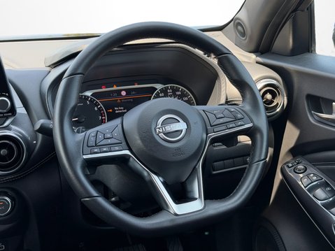 Nissan Juke 1.0 DiG-T 114 N-Connecta 5dr DCT 17