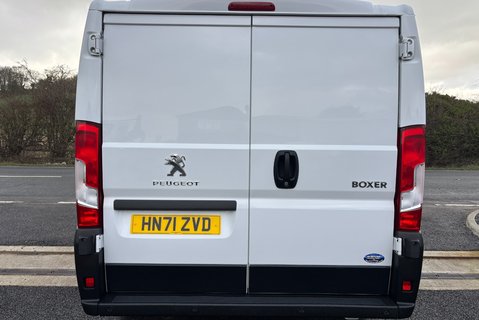 Peugeot Boxer 333 L1 H1 120 ps BlueHdi Professional - Sat Nav & Air Con 12