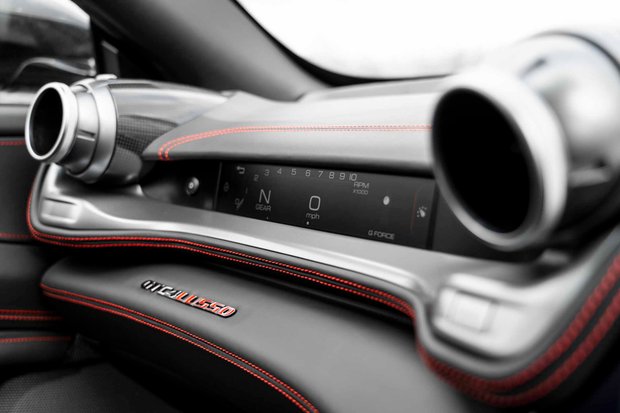 Ferrari GTC4 Lusso V12. CARBON FIBRE INTERIOR. PANORAMIC ROOF. PASSENGER DISPLAY. 4