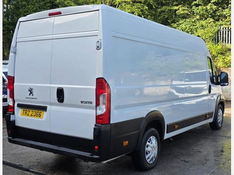 Peugeot Boxer 2.2 BlueHDi 435 Professional Panel Van 5dr Diesel Manual L4 H2 Euro 6 (s/s) 9