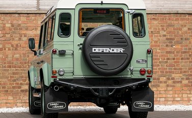 Land Rover Defender 110 Heritage Station Wagon 3