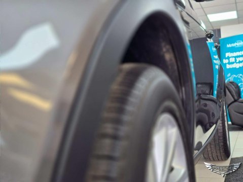 Land Rover Discovery Sport 2.0 TD4 SE Tech Auto 4WD Euro 6 (s/s) 5dr 13