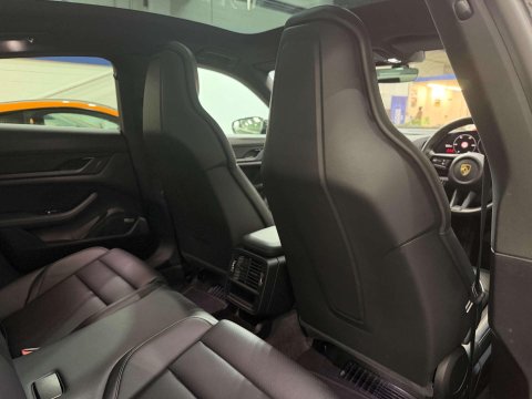 Porsche Taycan Performance Plus 93.4kWh Saloon 4dr Electric Auto RWD (476 ps) 30