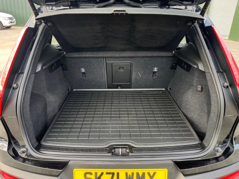 Volvo XC40 2.0 B4 MHEV R-Design Auto AWD Euro 6 (s/s) 5dr 6