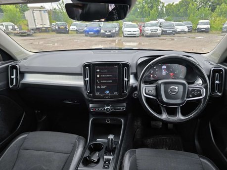 Volvo XC40 2.0 T4 Momentum SUV 5dr Petrol Auto AWD Euro 6 (s/s) (190 ps) 6
