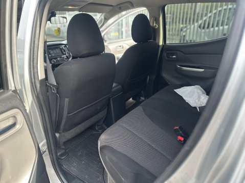 Mitsubishi L200 DI-D 4WD TITAN DCB "0 OWNERS" 14