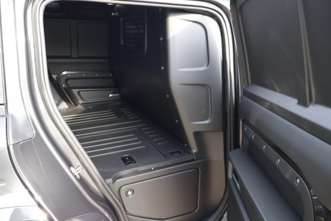 Land Rover Defender 110 BRAND NEW D350 HARD TOP  HSE STYLED BY SEEKER 3 SEATER ASK ABOUT REAR SEATS 17