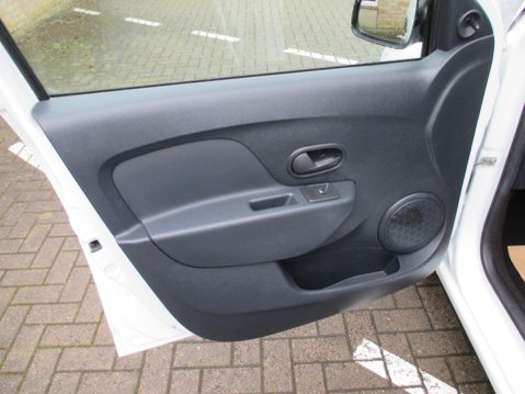 Dacia Sandero 1.0 SCe Ambiance Euro 6 5dr 40