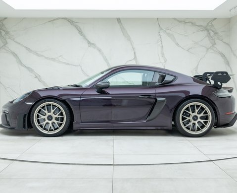 Porsche Cayman GT4 RS (718) 