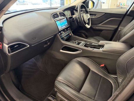 Jaguar F-Pace 3.0 D300 V6 S Auto AWD Euro 6 (s/s) 5dr 37