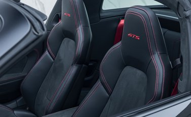 Porsche 911 Targa 4 GTS (992) 22