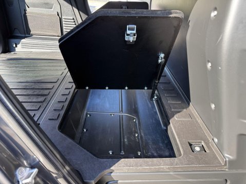 Land Rover Defender HARD TOP SE MHEV 45