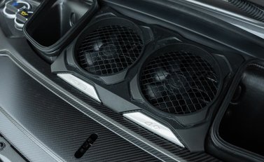 Porsche 911 GT3 (991.2) 32