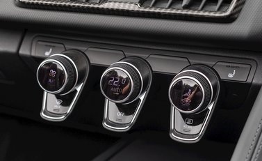 Audi R8 V10 Plus Spyder 18