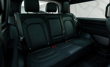 Land Rover Defender 90 D250 X-Dynamic SE URBAN 13