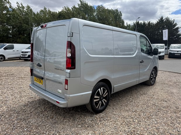 Renault Trafic SWB L1H1 Low Roof Sport LL31 Air Con Alloys Sensors Cam EURO 6 6