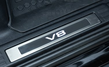 Land Rover Defender 110 V8 22