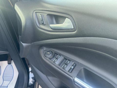 Ford Kuga 2.0 TDCi Titanium 2WD Euro 5 5dr 18