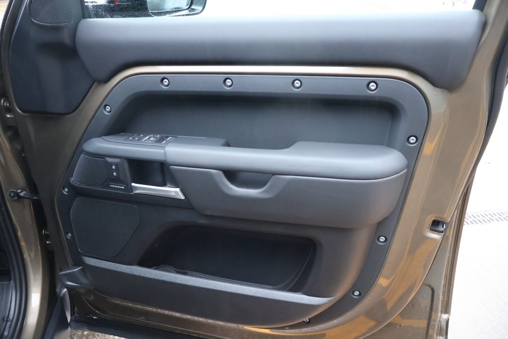 Land Rover Defender 110 2026 D350 HARD TOP X-DYNAMIC HSE STYLED BY SEEKER WITH LANDROVER REAR SEATS 22