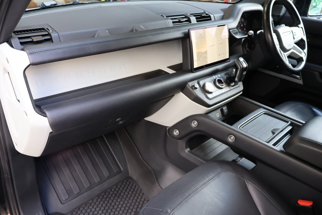 Land Rover Defender 110 D300 HARD TOP X-DYNAMIC HSE MHEV URBAN WIDE TRACK EDTION REAR SEATS FITTED 13