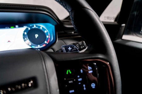 Land Rover Range Rover Sport SV EDITION ONE. FULL SATIN PPF. CARBON CERAMIC BRAKES. SLIDING PANO ROOF. 36