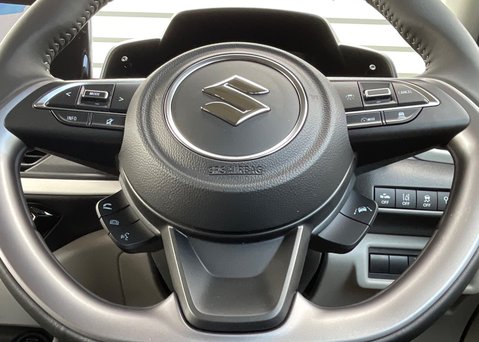Suzuki Swift Motion 1.2 Mild Hybrid 23