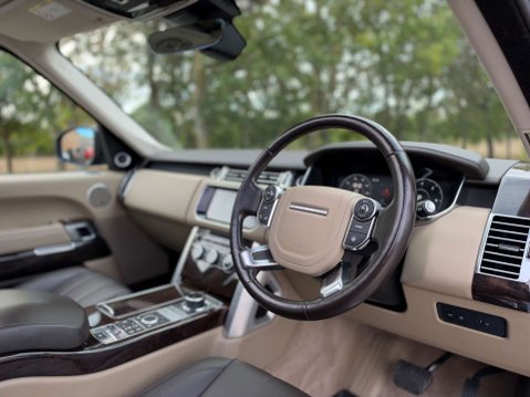 Land Rover Range Rover 4.4 Range Rover Vogue SDV8 Auto 4WD 5dr 22