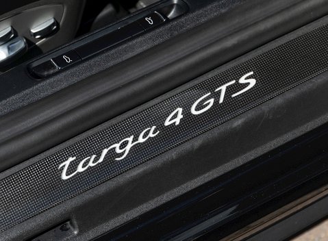 Porsche 911 (991.2) Targa 4 GTS 24