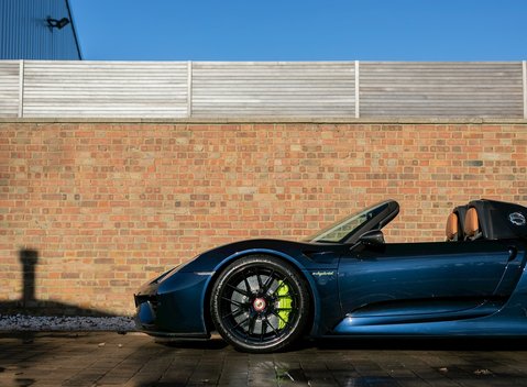 Porsche 918 Spyder Weissach 36