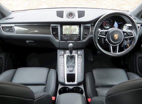 Porsche Macan Turbo 21