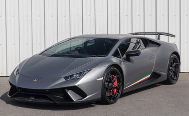 Lamborghini Huracan LP640-4 Performante 6