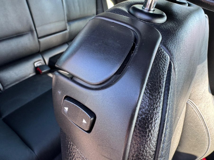 2012 BMW 3 Series — image 41