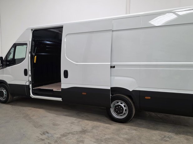 Iveco Daily 2.3 35S14A8 High Roof Comfort Van 4100 WB Hi-Matic 8
