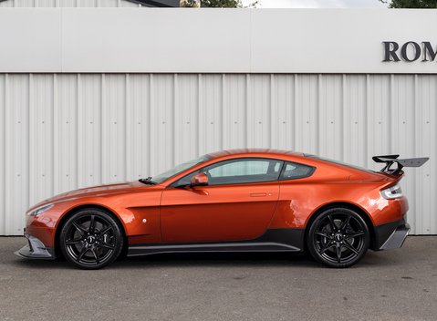 Aston Martin Vantage GT8 2