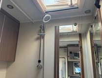 Elddis Majestic 254 2 Belt|4 Berth|Transverse Island Bed|Kitchen|Bathroom|Large Fridge Freezer 21