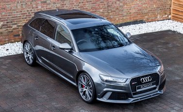 Audi RS6 Avant Performance 8