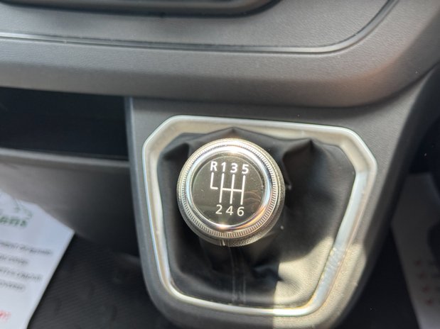 Renault Trafic LWB L2H1 Low Roof Sport LI30 Air Con Sensors EURO 6 39