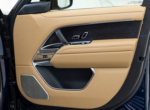 Land Rover Range Rover P530 Autobiography LWB 7 Seater 23