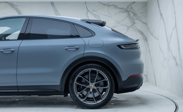 Porsche Cayenne TURBO E-HYBRID Coupe with GT Package 40