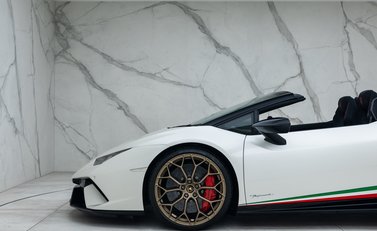 Lamborghini Huracan Spyder LP640-4 Performante 40