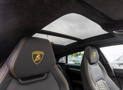 Lamborghini Urus 14